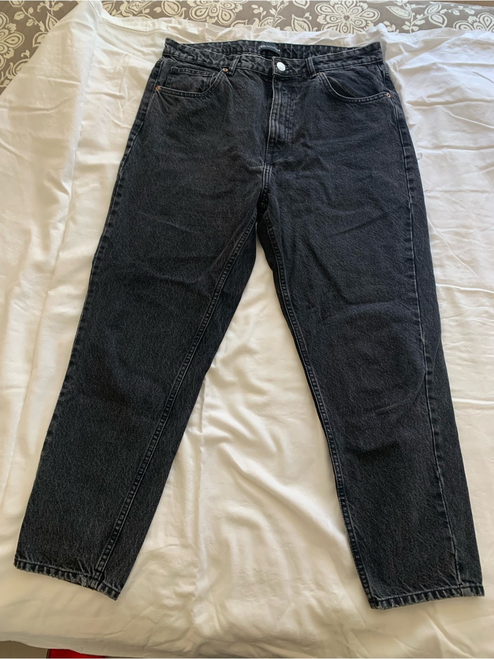 Zara women’s Relaxed Black Jeans - Straight Leg